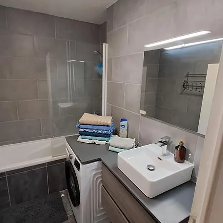 T3 Avec Grand Balcon & Parking Prive * Saint-Priest (Rhone)